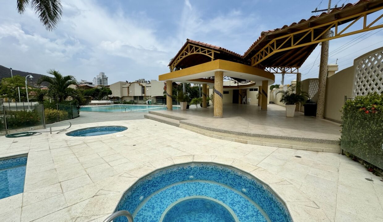 CASA EN VENTA BRISAS DEL LAGO RODADERO SANTA MARTA5