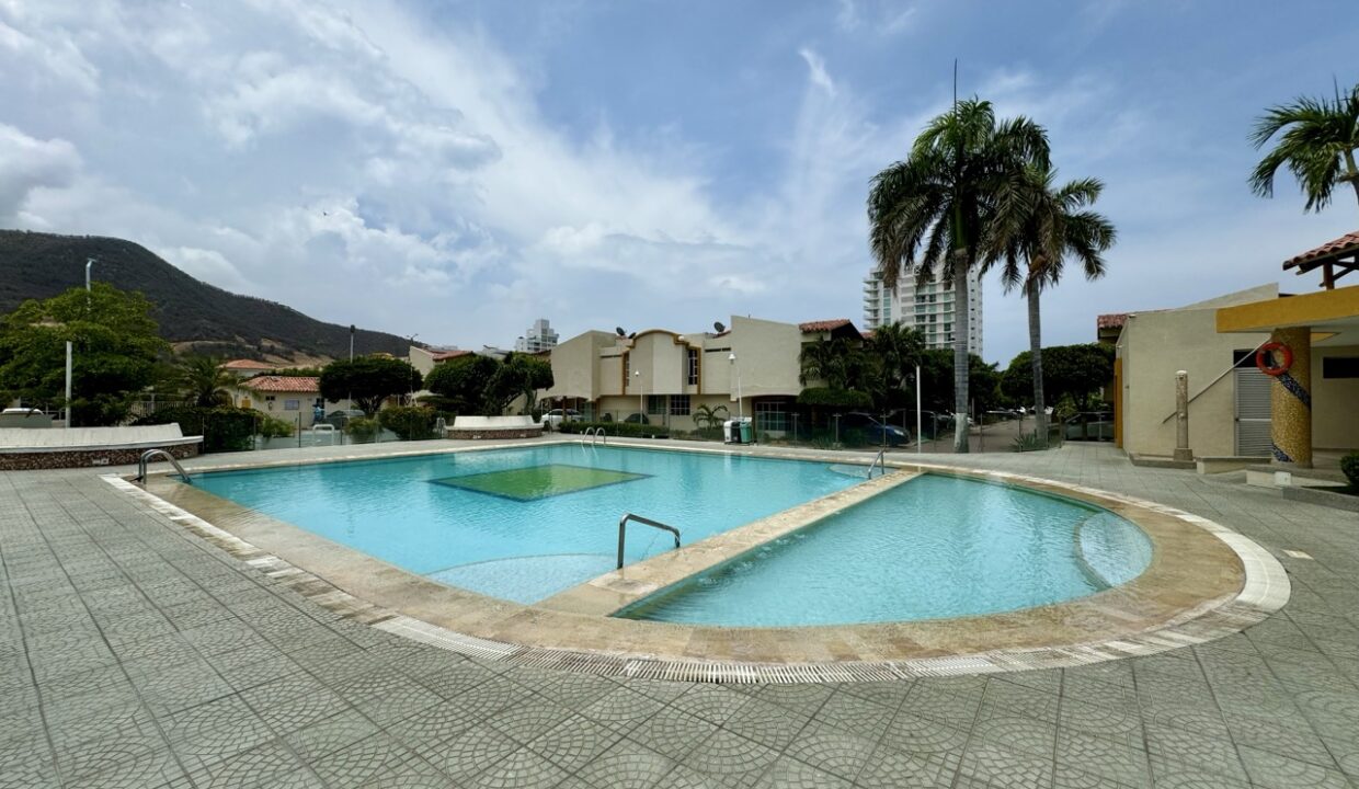 CASA EN VENTA BRISAS DEL LAGO RODADERO SANTA MARTA6
